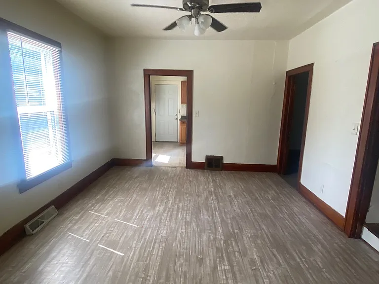 452 E Park St — Photo 9