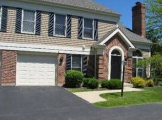 1961 N Charter Point Dr, Arlington Heights, IL 60004