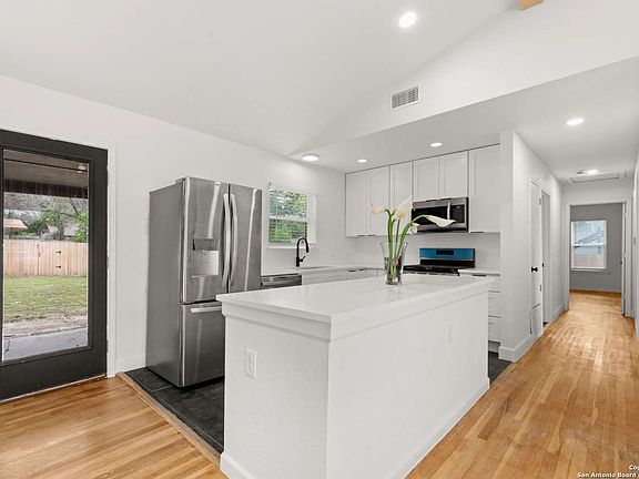 4th image of 523 REDCLIFF DR