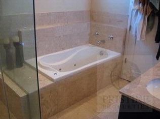 2442 W Madison St APT 301, Chicago, IL 60612