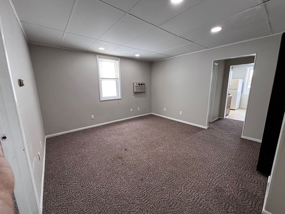 1st image of 204 W Washington St #4