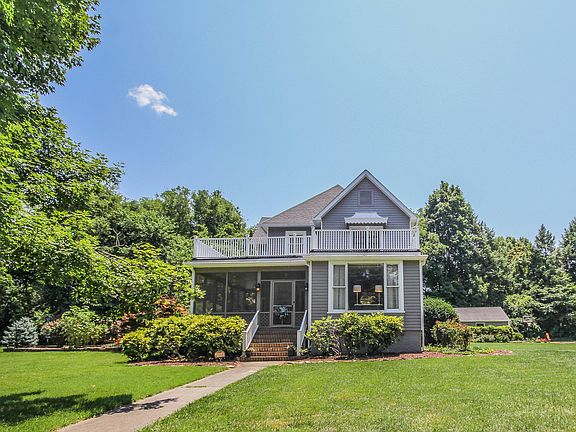 3rd image of 1018 Oak Park Ave