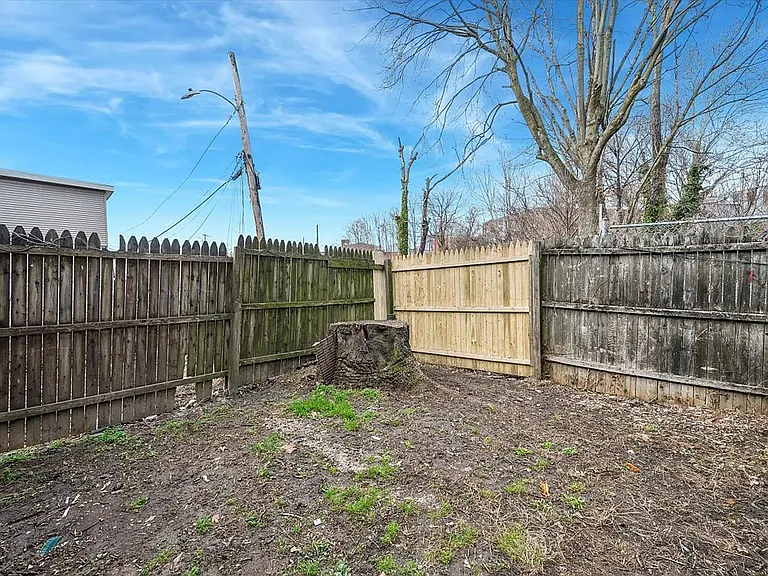 1110 Morton Ave — Photo 12