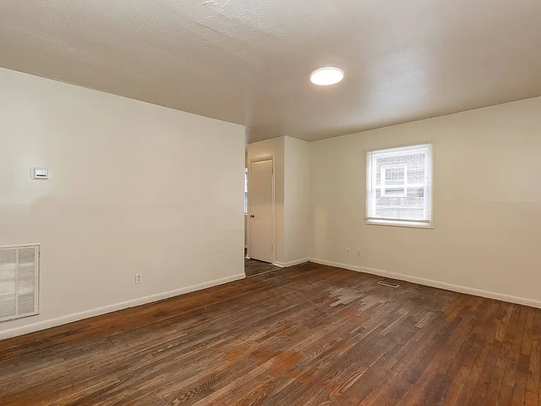 1210 Truman St — Photo 6