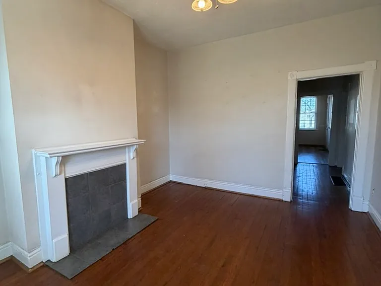 427 Montana Ave — Photo 3