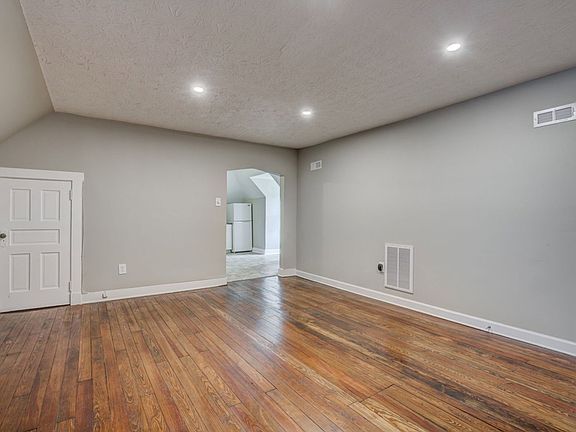 4th image of 808 Academy Ave #3F