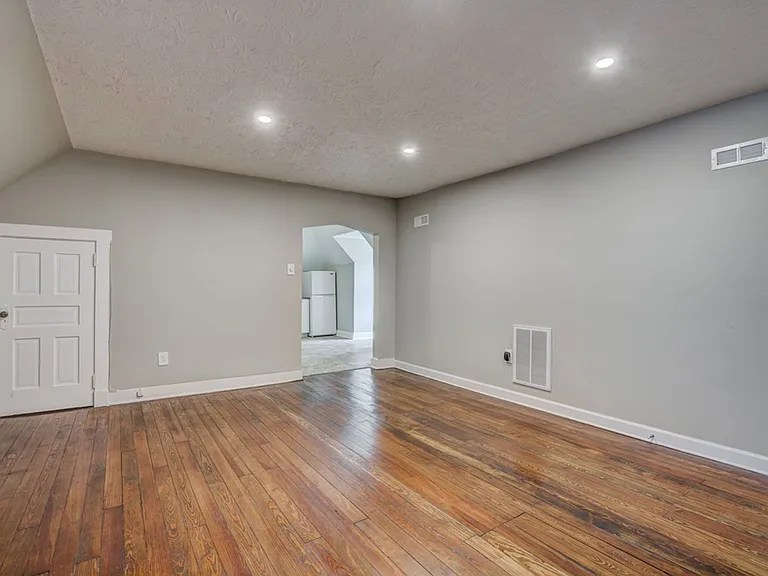 808 Academy Ave #3F — Photo 4