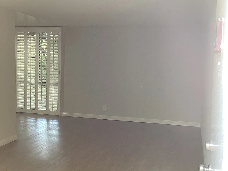 11113 Moorpark St — Photo 24
