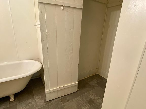 5th image of 624 S 31st St #B