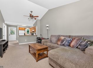 14 Augusta Dr, Annandale, NJ 08801