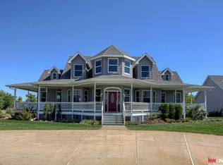 7150 Red Bird Ln, Lincoln, NE 68532