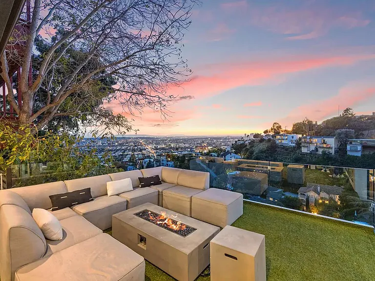 Escape to paradise with Stay Awhile Villas' exclusive Hollywood Hills properties.