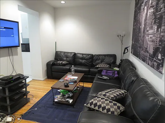 Rented by Mdrn Residential | media 12