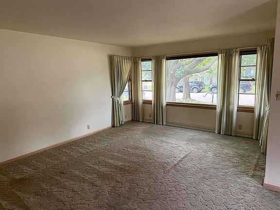 2nd image of 1909 Simpson St