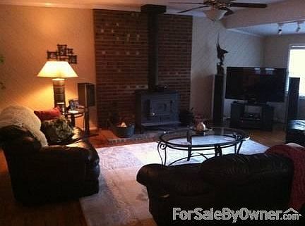 LIving room : Open with dining area and kitchen
