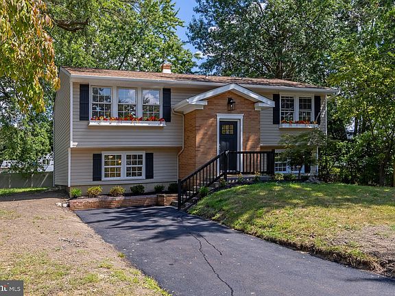 2nd image of 366 Pixley Pl