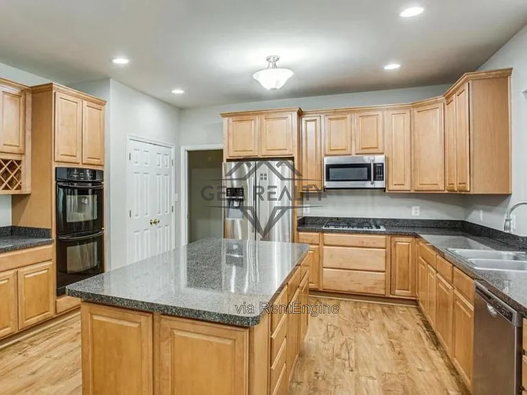 10410 Silver Creek Ct — Photo 6
