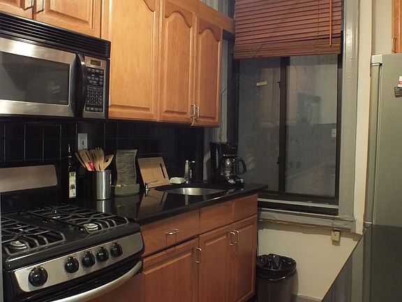 4th image of 401 W 57th St APT 4C
