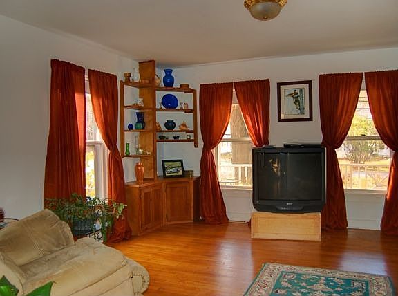 Living Room HW floors