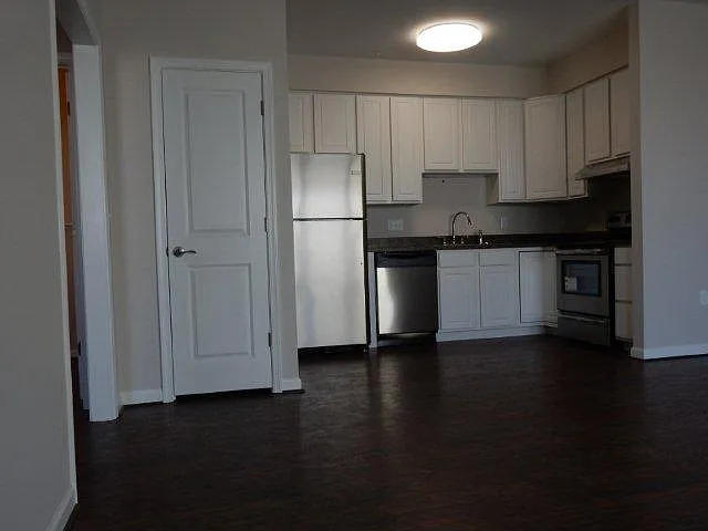 31 Water St #D — Photo 9