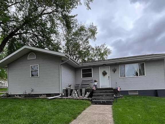 2nd image of 205 W Lost Island St