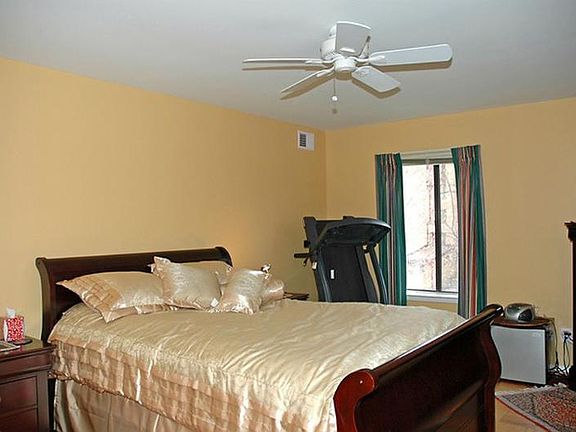 4th image of 5815 Edson Ln #3