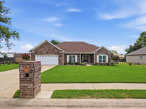 5th image of 35 Applewood Dr