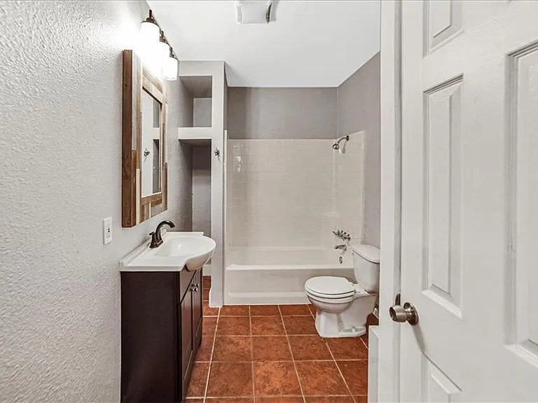 6902 Geneva Dr — Photo 9