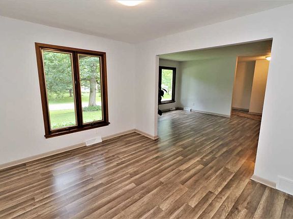 5th image of 5372 Yellowstone Dr
