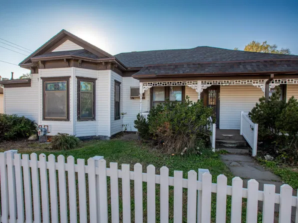 621 C St, Cozad, NE 69130