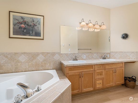 4th image of 15000 Juanita Drive NE #202
