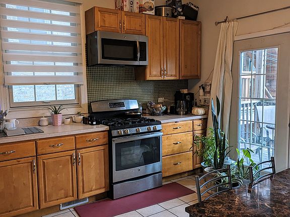 4th image of 3503 W Dickens Ave