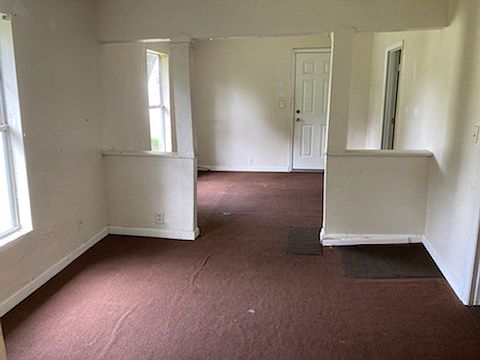 3rd image of 418 Pleasant St