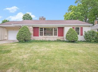 127 Manor Dr, Mishawaka, IN 46544
