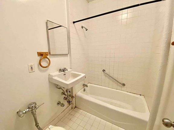 5th image of 416 Lafayette St APT 1E