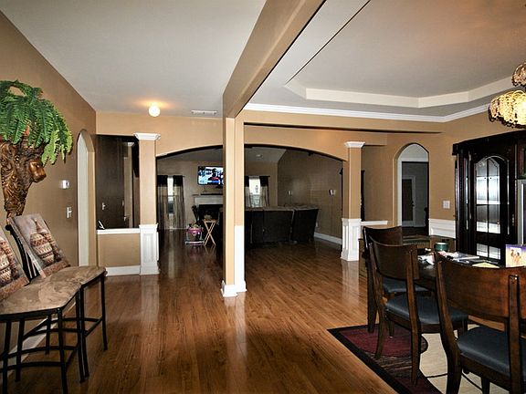 3rd image of 10 Isaac Dr