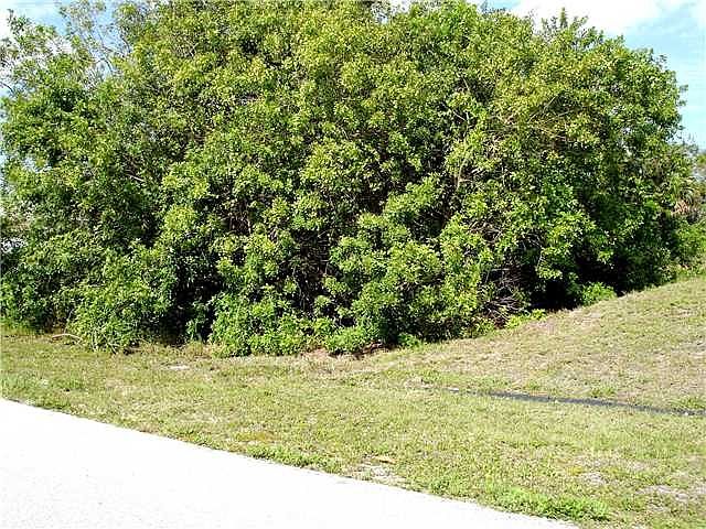 2nd image of 429 SW Bradshaw Cir
