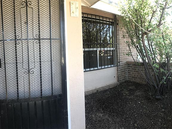 3rd image of 827 Barandal Dr