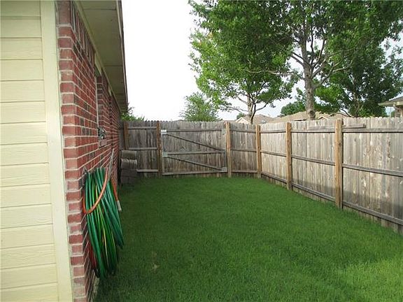 4th image of 916 Creekview Dr
