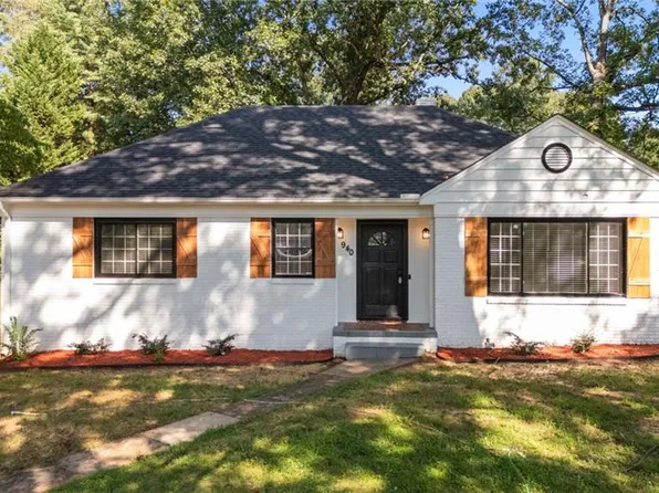 940 N Peace Haven Rd, Winston Salem, NC 27104