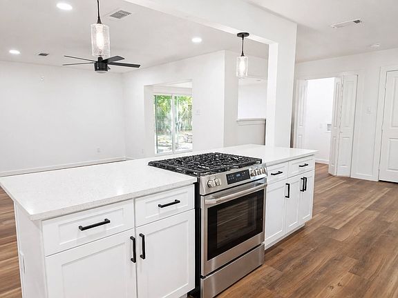 5th image of 309 Bailey Dr