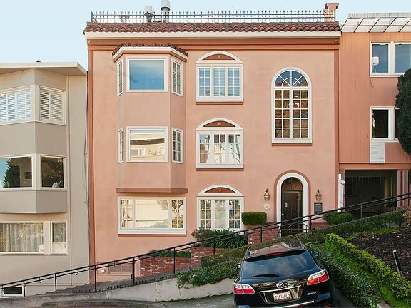 2nd image of 1035 Lombard St