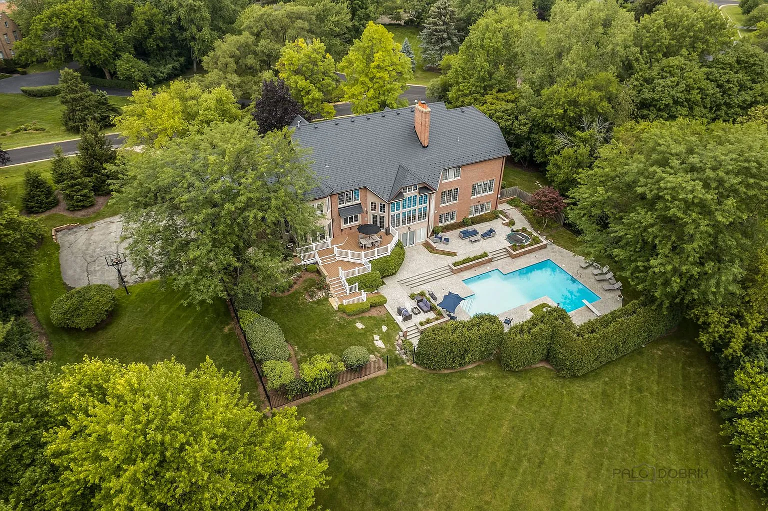 575 Windsor Rd photo 1