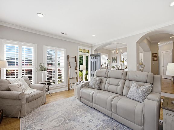 5th image of 1303 Renaissance Ct