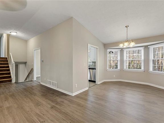 3rd image of 266 Firecrest Ln
