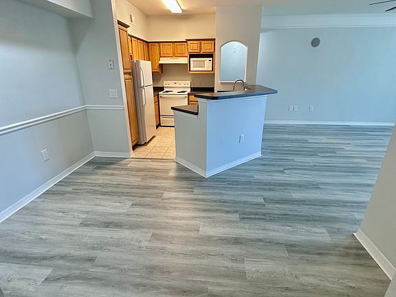 3rd image of 6413 Astor Village Ave APT 203