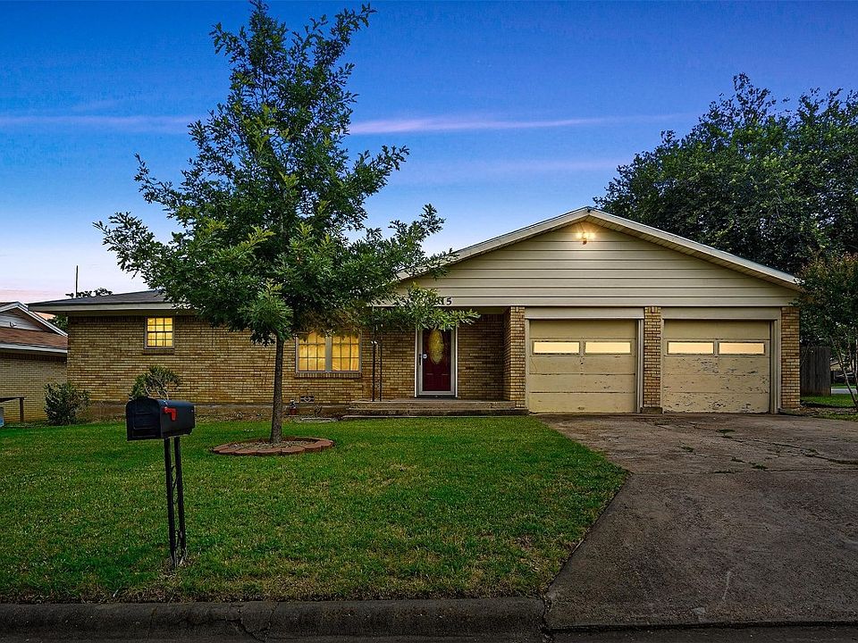 1015 Turner St, Cleburne, TX 76033 | Zillow