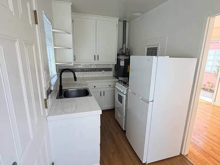 Sunset Park Apartments — Photo 23