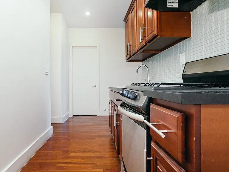 117 S 4th St #13 — Photo 13
