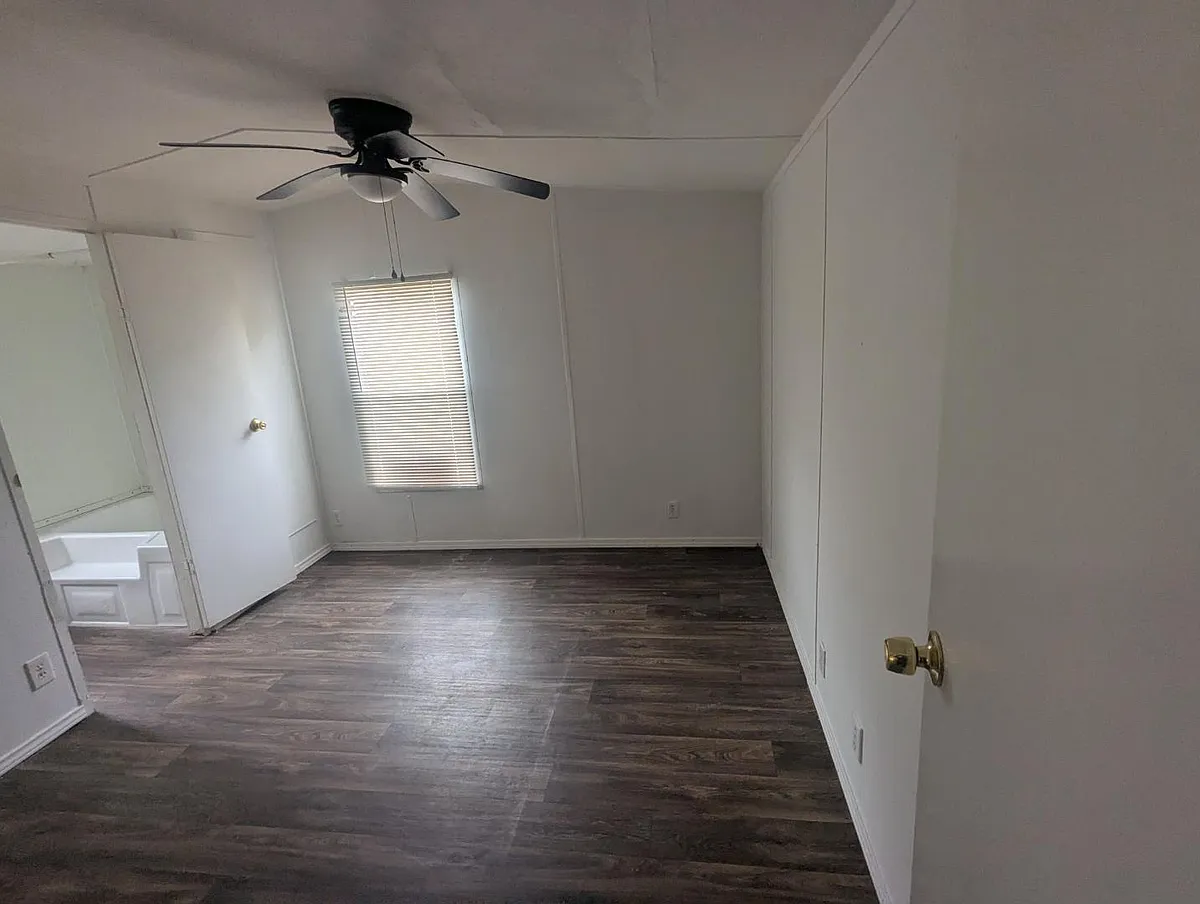Unit Photo - 4303 Live Oak Ln #75